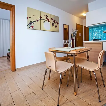Pimlico Apartment *