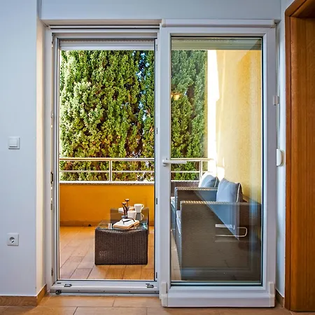 Pimlico Apartment *