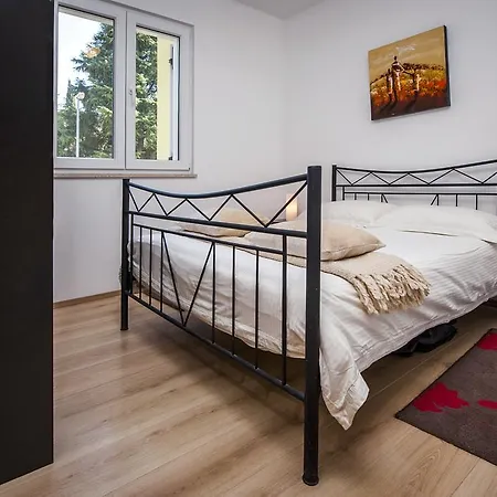 Pimlico Apartment *